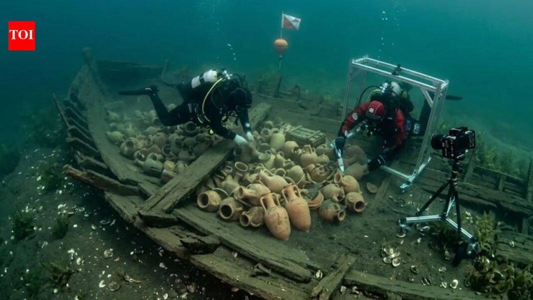 A 2,000-year-old Roman shipwreck discovered in Lake Neuchâtel, Switzerland | World News

