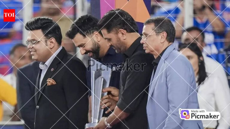 Ahmedabad crowd cheers as Dhoni and Rohit lift T20 WC trophy – Watch