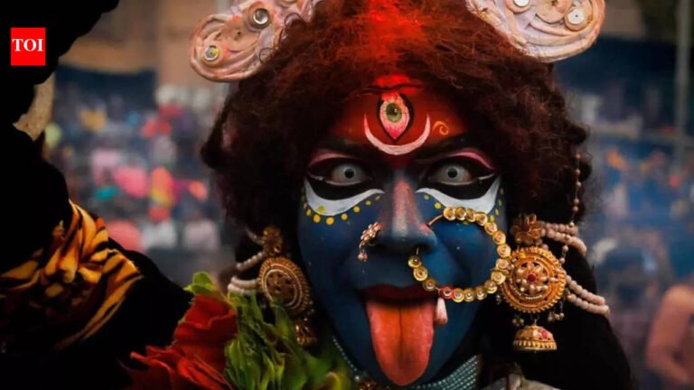 “Ashes to ashes, ashes to ashes”: Inside Masaan Holi, Manikarnika Ghat