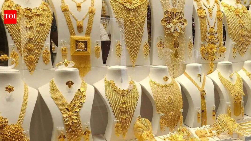 Dubai Gold Prices: Dubai Gold Prices Plunge: 22K Falls Below AED 490 After Global Sell-Off, Eid Buyers Swarm | World News