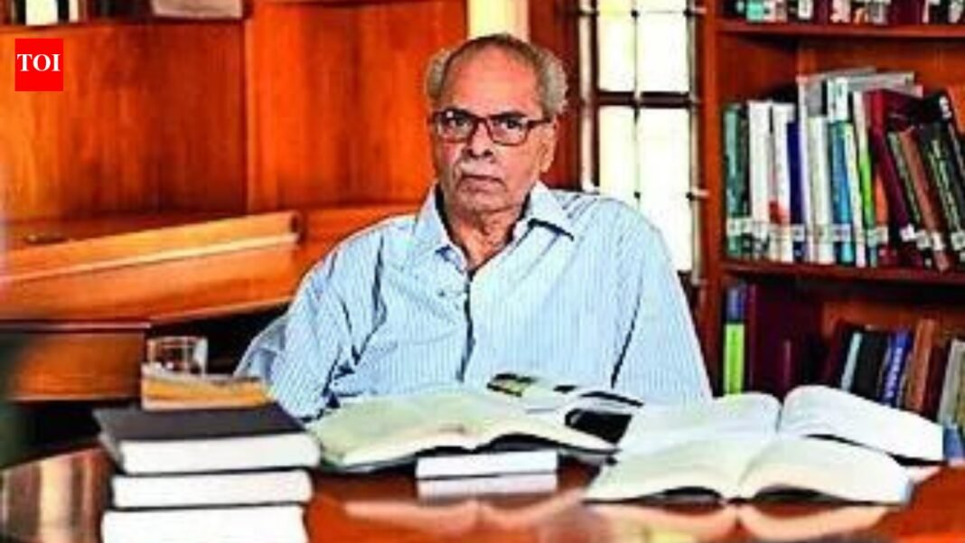 Intellectual historian KN Panikkar dies