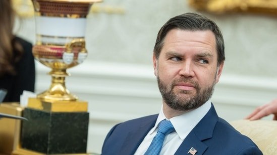 JD Vance boasts about “persuading” wife Usha to give birth to fourth child despite her reluctance; netizens express “disgusting, disgusting”