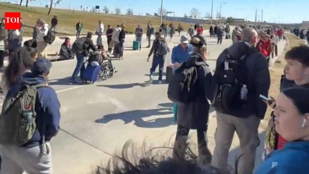 Kansas City International Airport receives bomb threat, passengers told to evacuate immediately