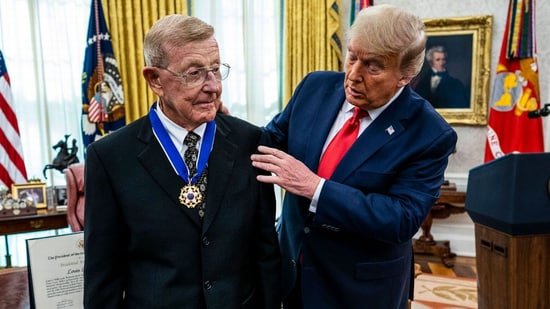 Lou Holtz death: What happened to Notre Dame coaching legend? Everything revolves around health issues