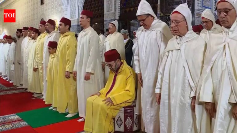 Morocco’s King Mohammed VI leads emotional Laylat ul Qadr prayers at Rabat Palace