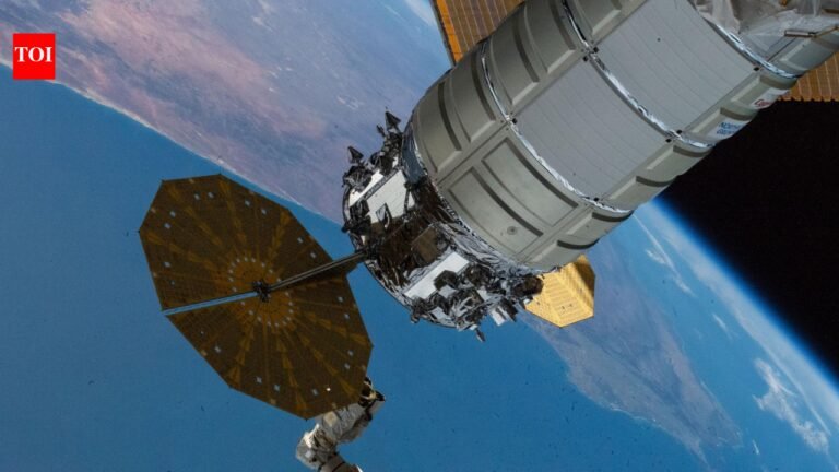 NASA astronauts use artificial intelligence and augmented reality for wellness and spacewalks aboard the International Space Station Expedition 74 |