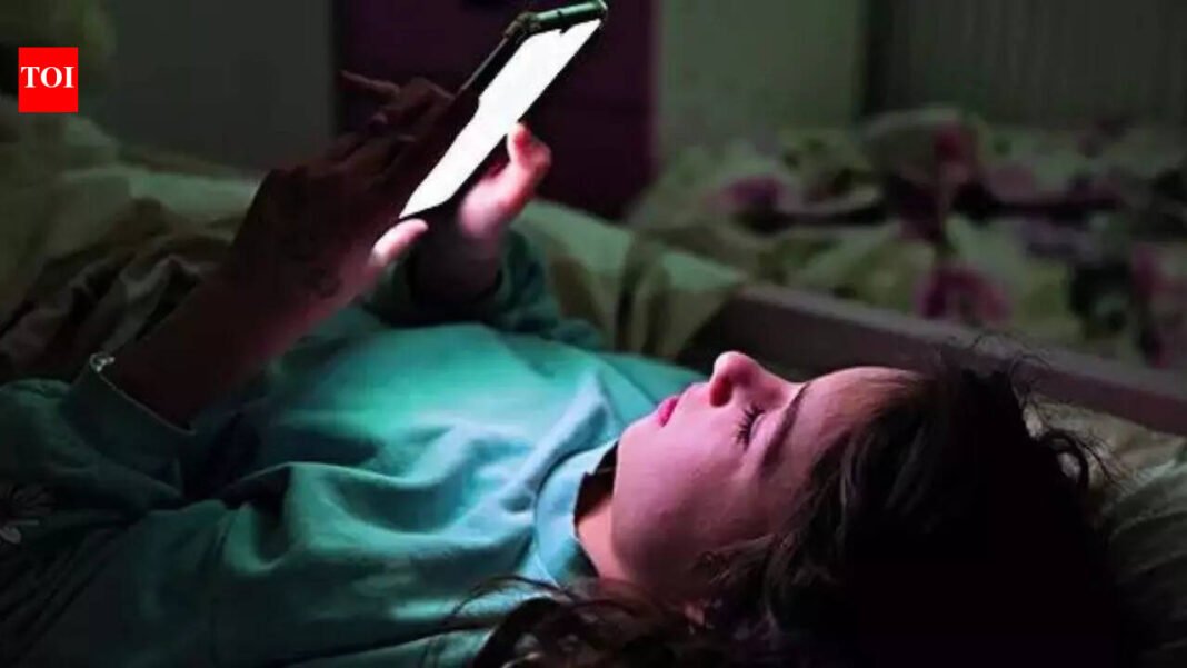 Top legal experts divided over children’s social media ban