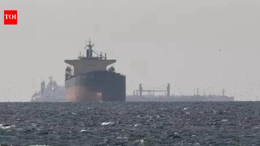 United States: Destroy Iranian bases that threaten Hormuz oil route transportation