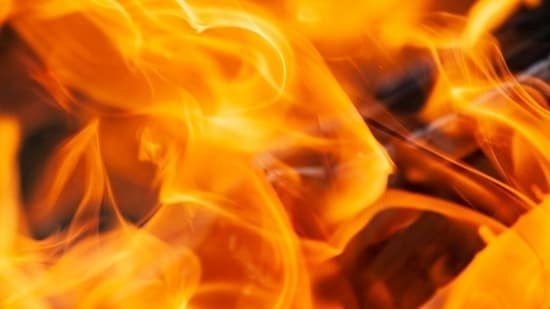 Bakersfield, CA fires today: Maps and evacuation updates as fire burns near Cottonwood Road and Hale Street