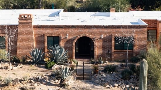 Nancy Guthrie’s kidnapper opened the door with a “flower pot”? New details emerge about smashed camera and lights