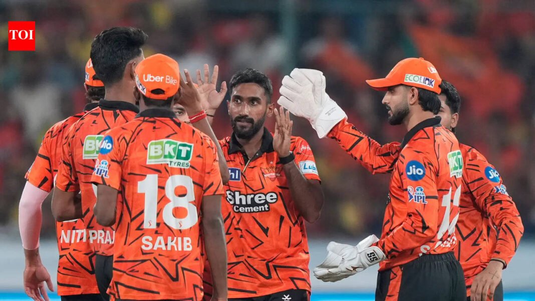SRH bowlers keep their nerve and stifle CSK in final over to seal 10-run thriller

