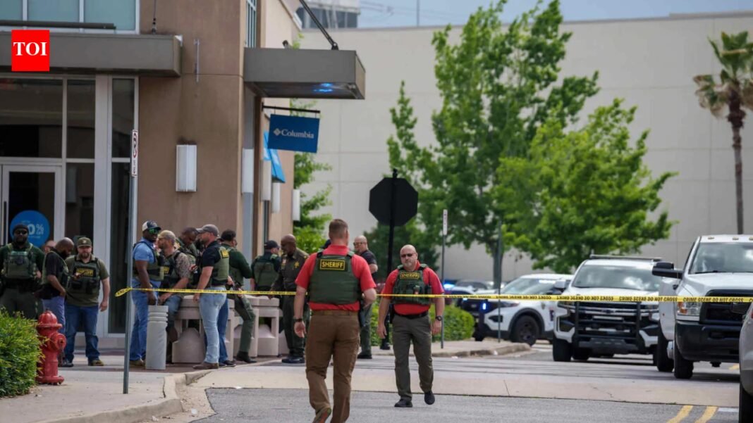 Shooting at Louisiana Mall food court leaves 1 dead, 5 injured

