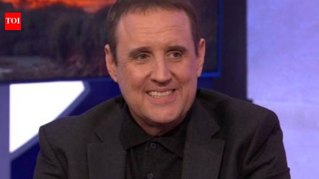 British comedian Peter Kay evacuates mid-show as 'suspicious bag' triggers alarm at Birmingham Arena World News

