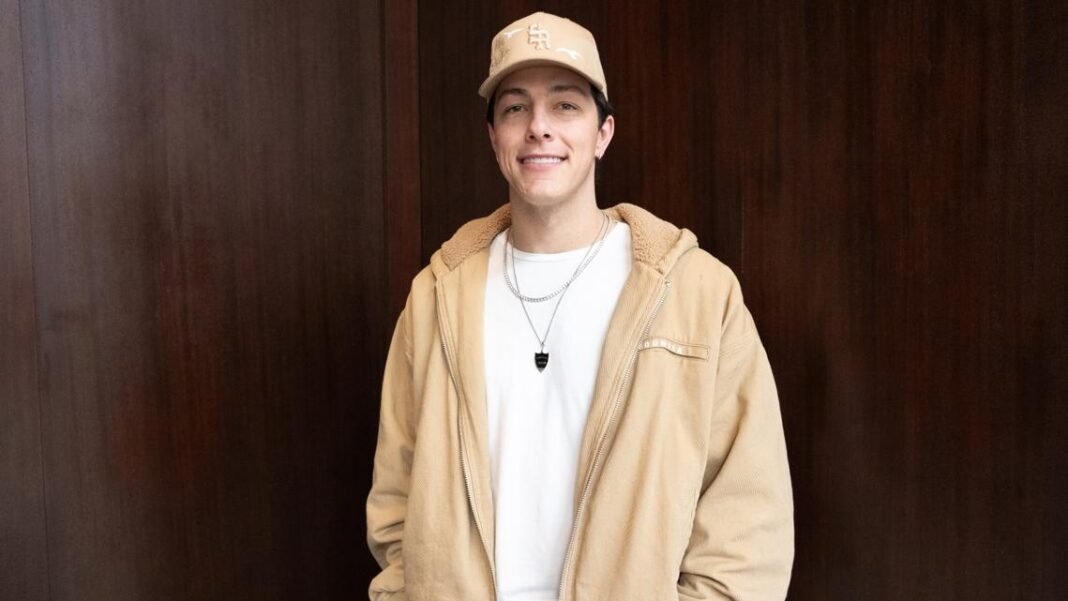 Country singer steps away from microphone to focus on mental health