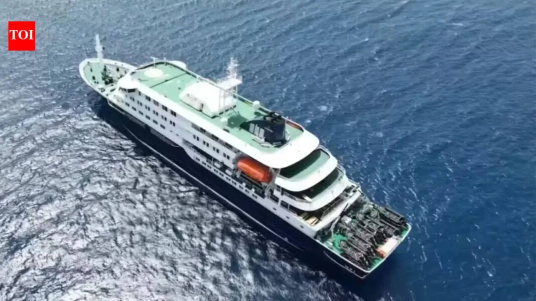 Hantavirus-hit cruise ship sails to Canary Islands, passengers undergo medical tests

