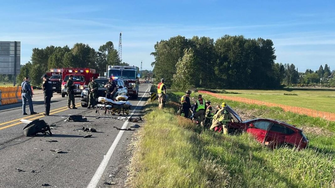 Head-on crash in Snohomish leaves 3 injured

