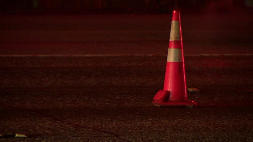 I-5 southbound traffic backed up due to rollover near Federal Way