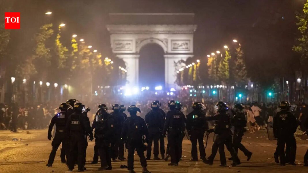 PSG’s Champions League celebrations spark clashes in France; 416 people arrested, 7 police officers injured