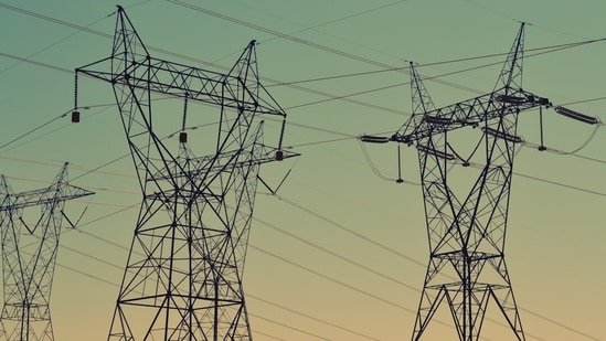 Portage, MI power outage: Kalamazoo County dispatch releases latest; view consumer energy map, restoration times