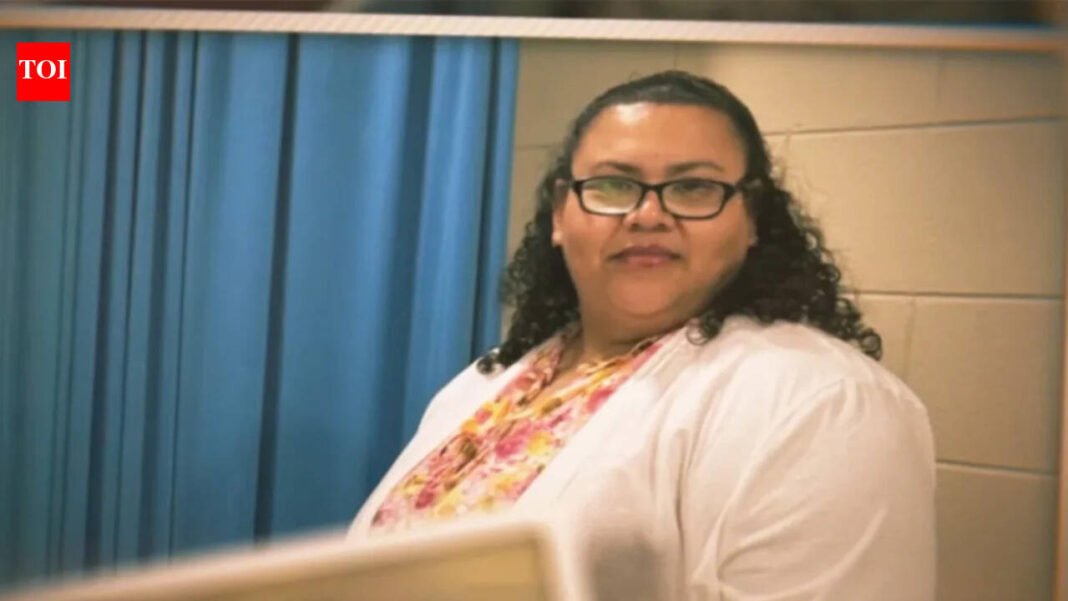 Pregnant woman with 4-year-old son forced to sign deportation papers after being detained at US airport for days