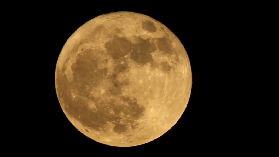 Rare ‘blue micro moon’ on Sunday morning – it’s time to look up