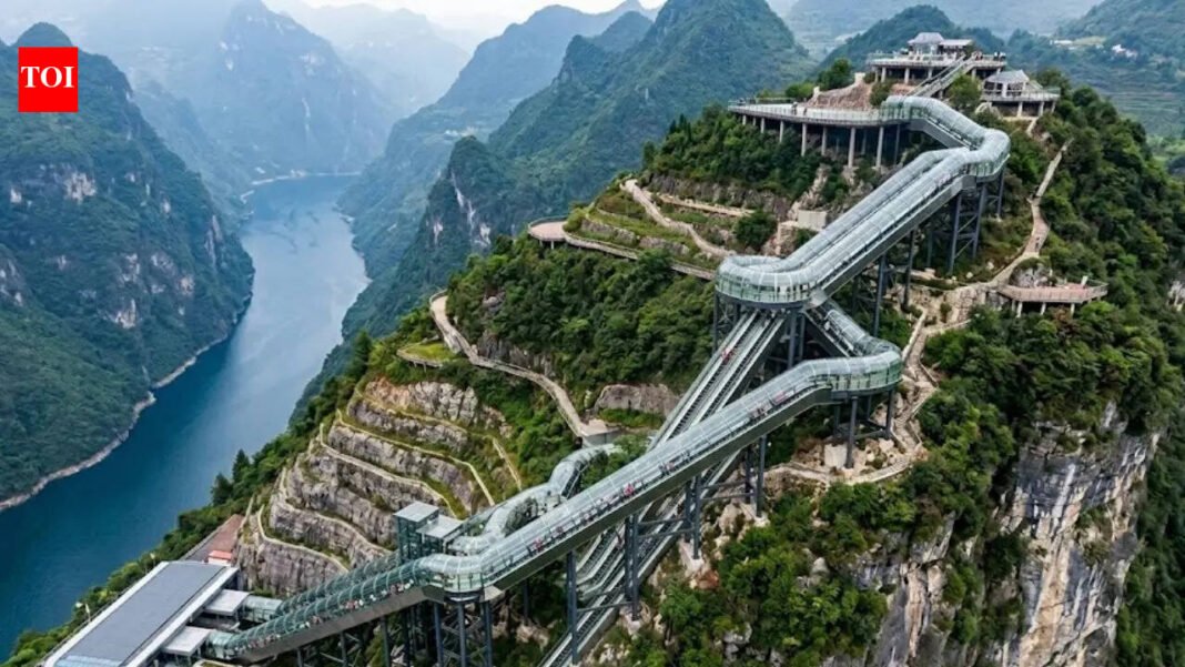 The world's longest escalator: China's 905-meter 