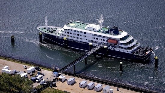 Two U.S. passengers on hantavirus-infected cruise ship ordered to quarantine