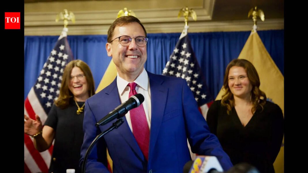 US politician's disappearance remains a mystery as he still trades stocks and makes phone calls from secret location


