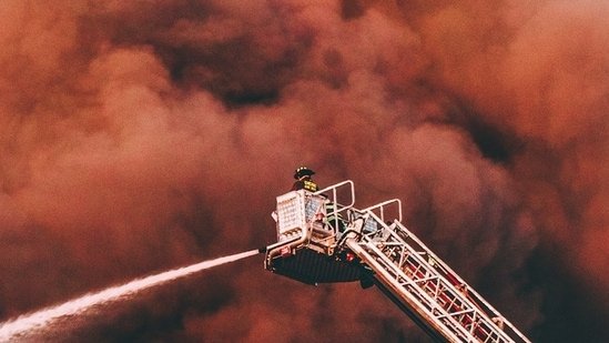 Boyle Heights fire latest: Warehouse fire raises ammonia leak concerns, shelter-in-place; Video
