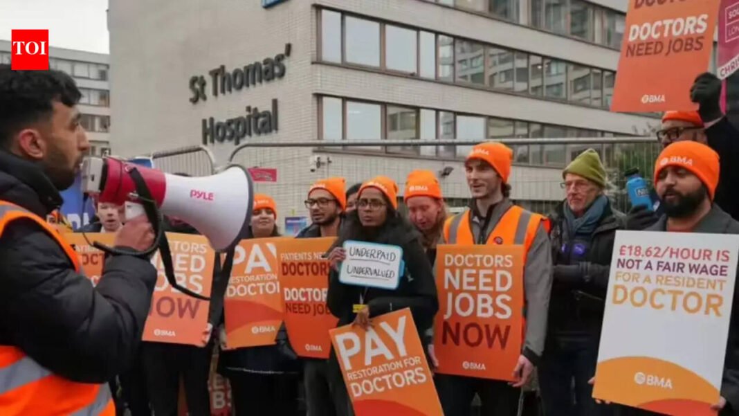 Doctors in England cancel strike plans after last-minute government offer