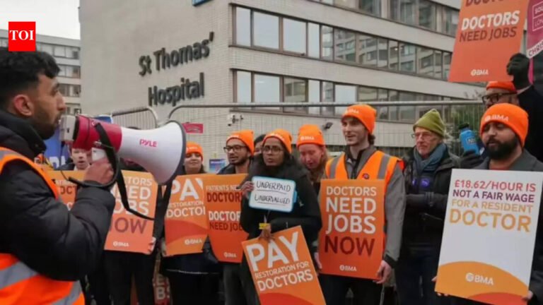 Doctors in England cancel strike plans after last-minute government offer