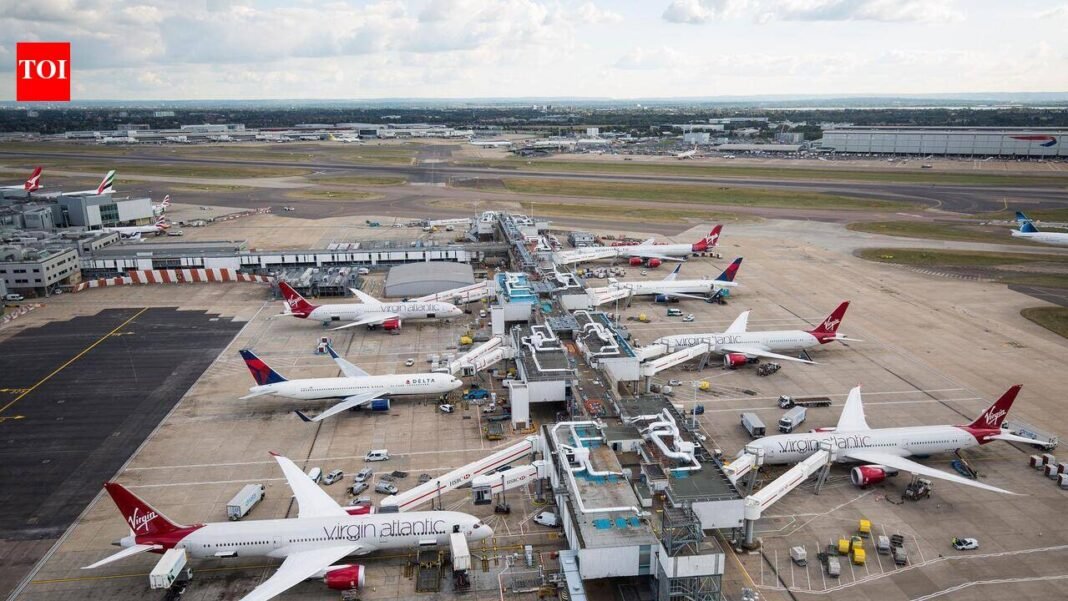 Heathrow flight delays: Hundreds of flights delayed at Heathrow and Gatwick as thunderstorms hit southern England World News

