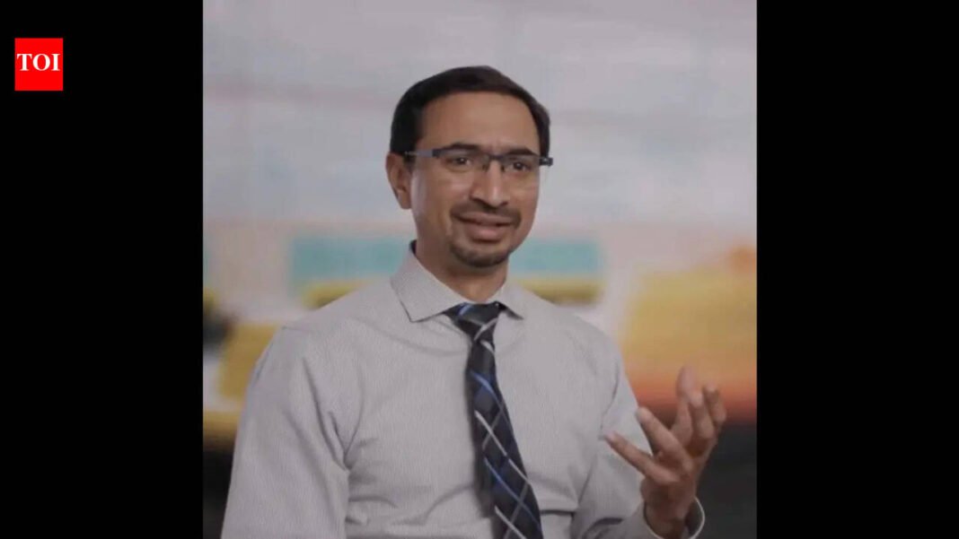 Indian-born Dr. Ashok Muralidaran criticized for wronged heart surgery in Oregon: 'India awards fake degrees'

