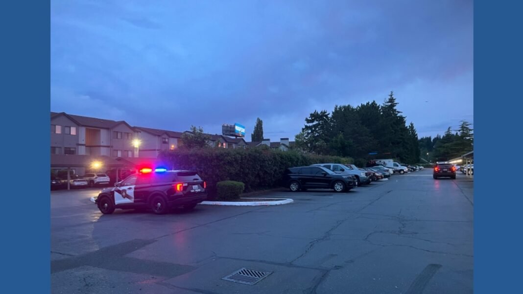 Man hospitalized after stabbing at Fife apartment complex

