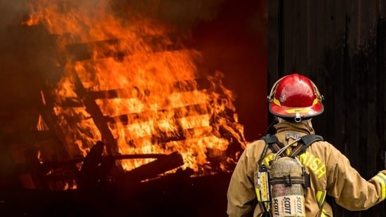 Monrovia Fire Latest: Massive Warehouse Fire on East Chestnut Avenue, CA; Horrifying Videos Emerge