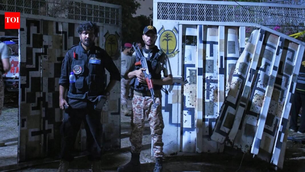 Pakistan: A 90-minute gun battle broke out at the Rangers headquarters in Karachi, in which 4 soldiers and 6 terrorists were killed

