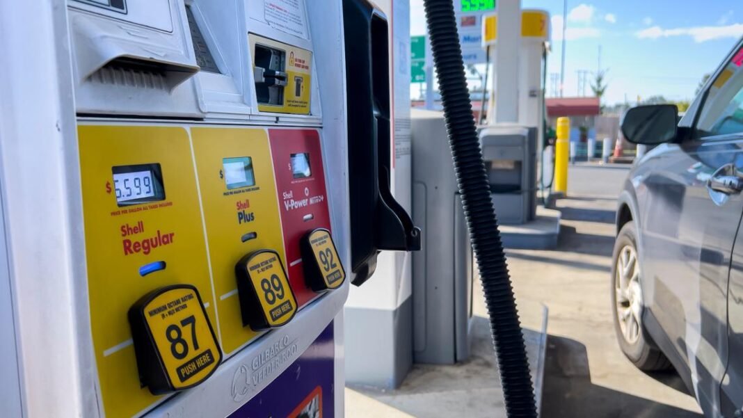 Seattle natural gas prices fell slightly last week, but oil prices climbed again Monday
